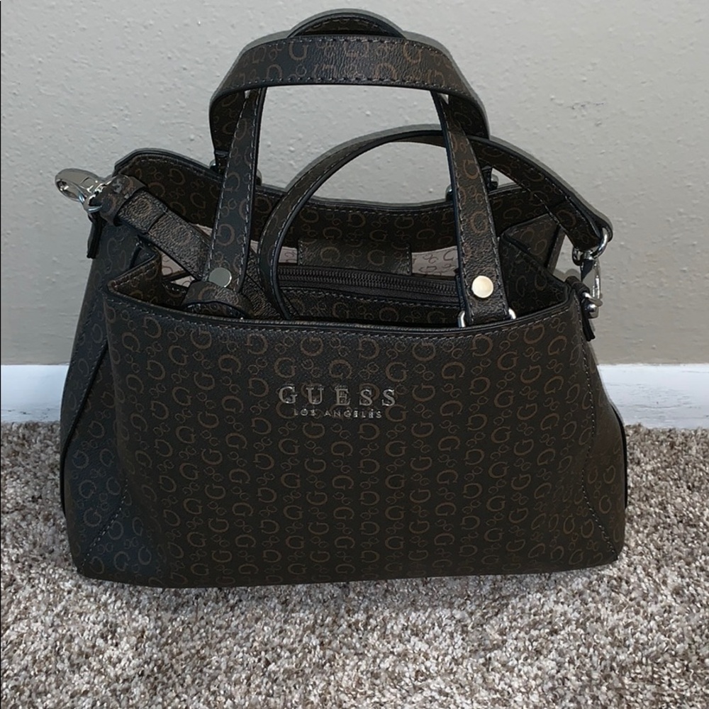 Women’s Guess purse.